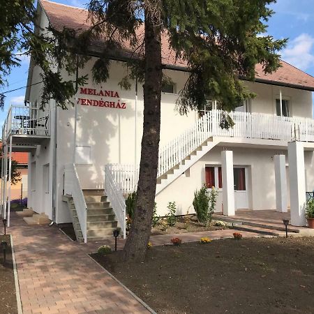 Melania Vendeghaz Hotel Balatonfokajar ภายนอก รูปภาพ