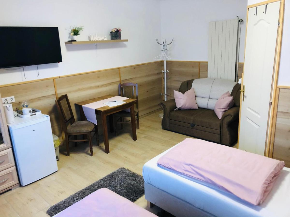 Melania Vendeghaz Hotel Balatonfokajar ภายนอก รูปภาพ