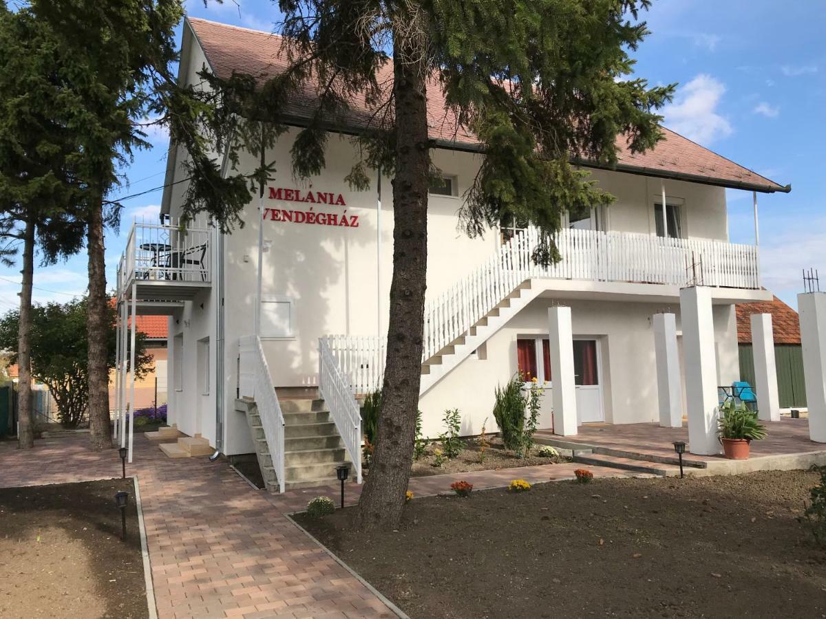 Melania Vendeghaz Hotel Balatonfokajar ภายนอก รูปภาพ